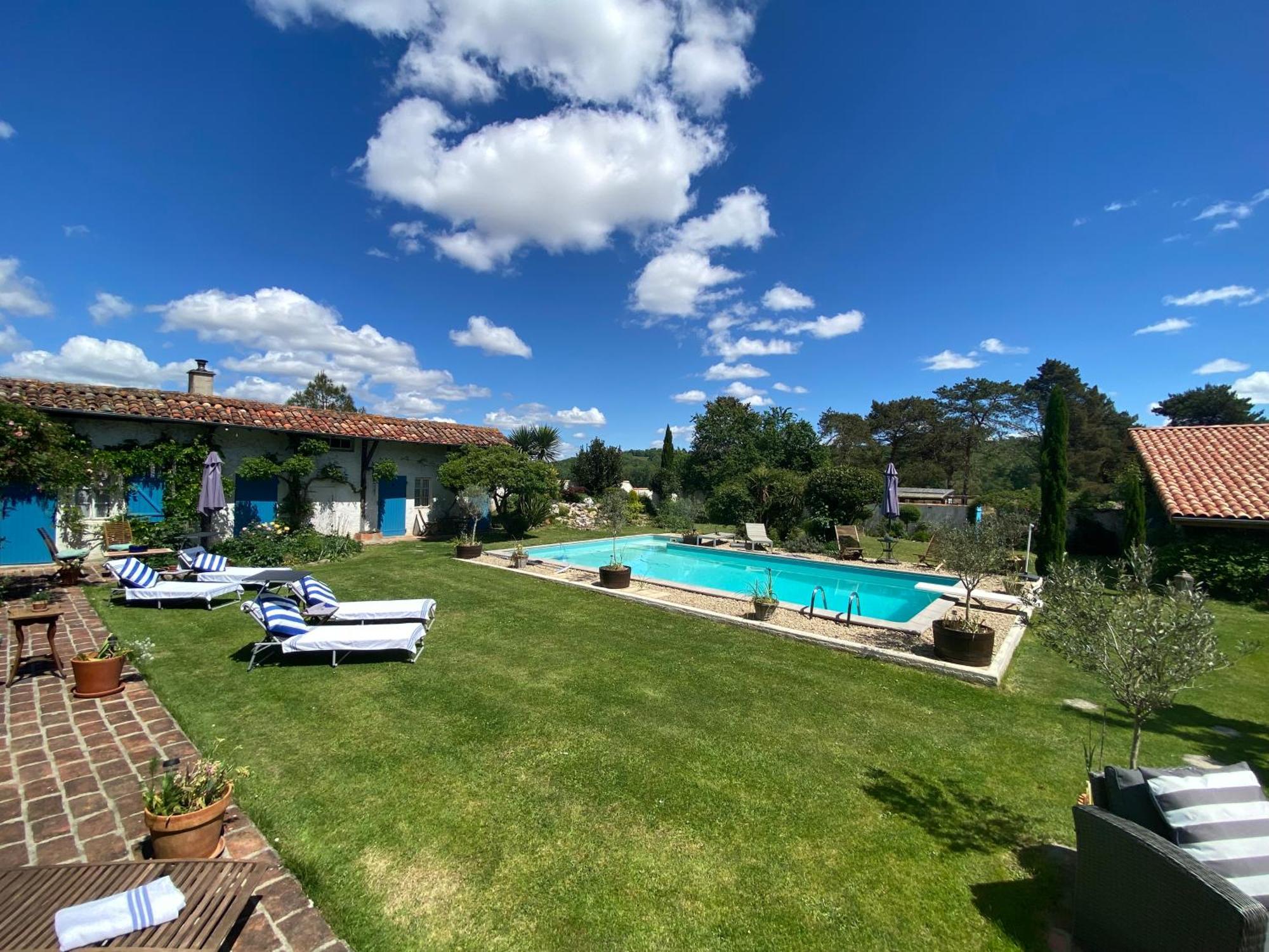 Domaine Du Tafiart Bed & Breakfast Sarron ภายนอก รูปภาพ
