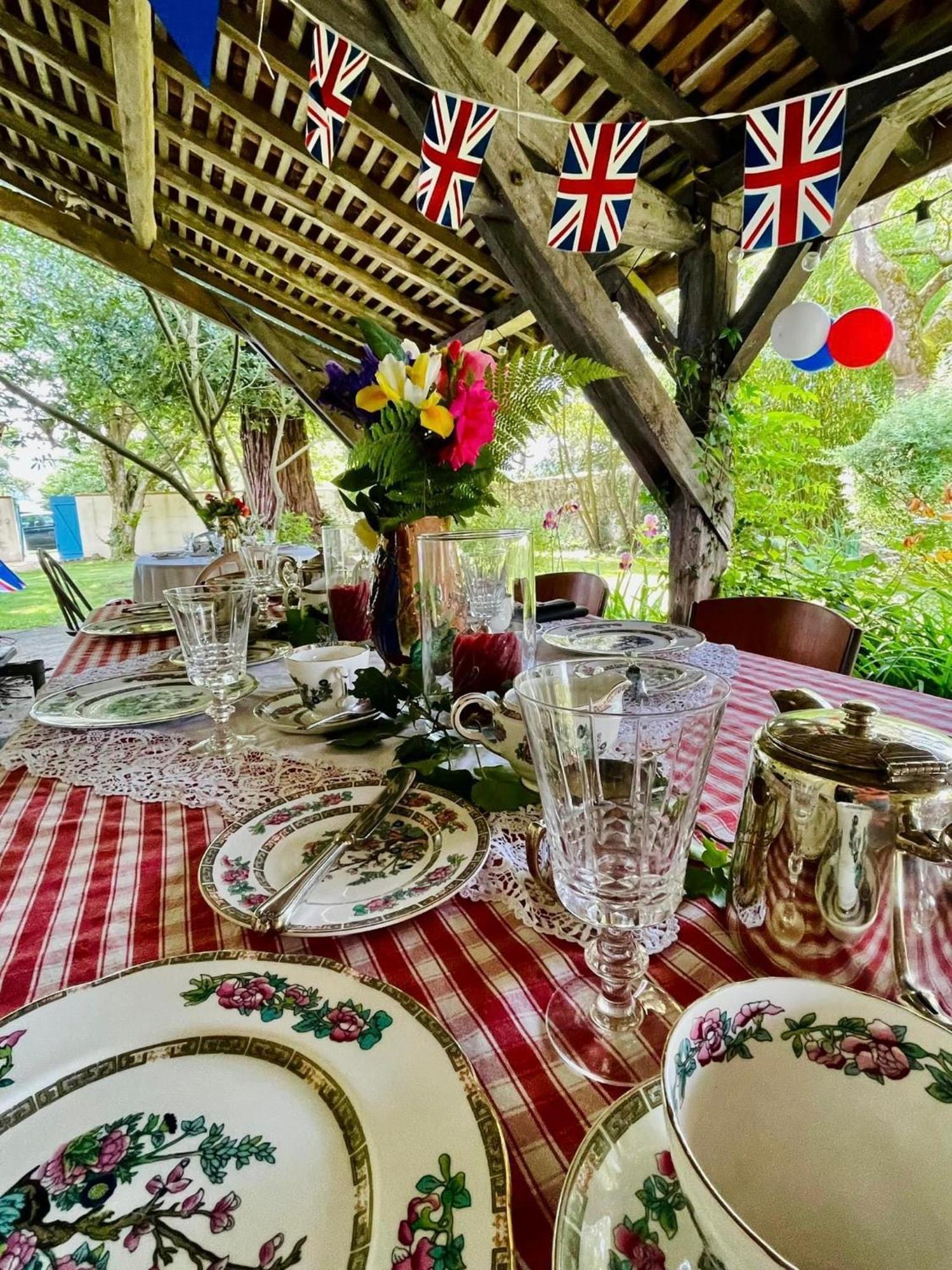 Domaine Du Tafiart Bed & Breakfast Sarron ภายนอก รูปภาพ